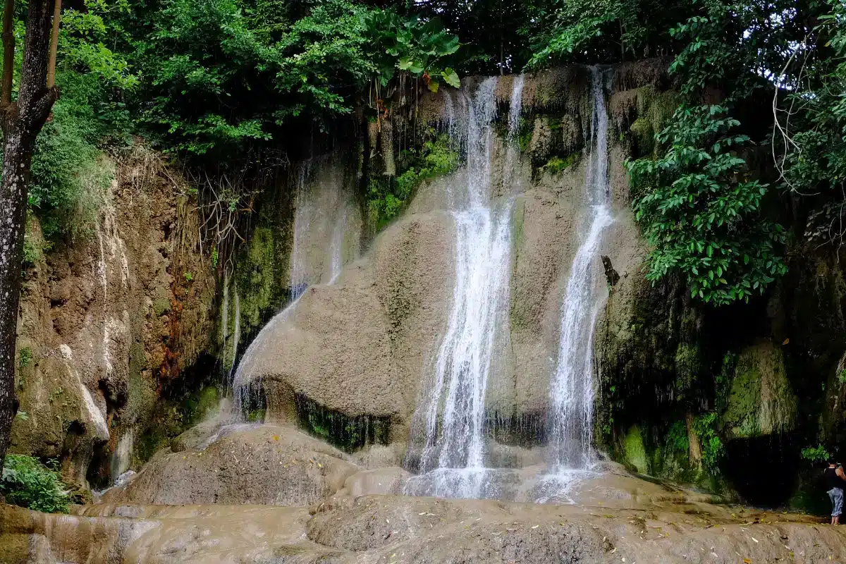 น้ำตกไทรโยคน้อย Sai Yok Noi Waterfall
