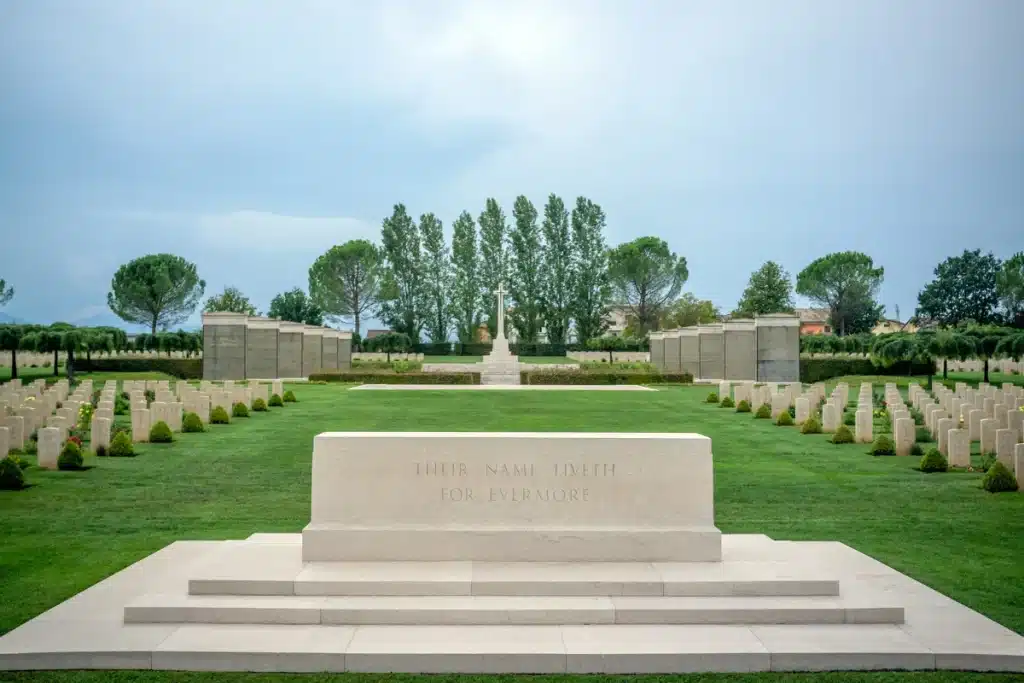 เที่ยวสุสานทหารสัมพันธมิตรดอนรัก ตามรอยประวัติศาสตร์สงครามโลกครั้งที่ 2